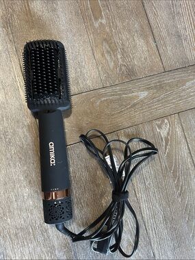 amika Black Hot Air Paddle Brush with Rose Gold Trim VIDEO in pictures